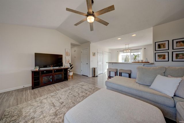 12515 Rolling Meadows Drive, Evansville, IN 47725