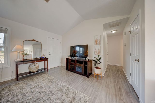 12515 Rolling Meadows Drive, Evansville, IN 47725