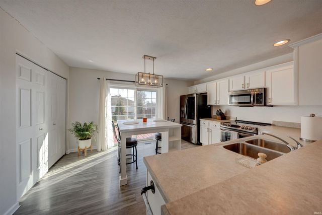 12515 Rolling Meadows Drive, Evansville, IN 47725