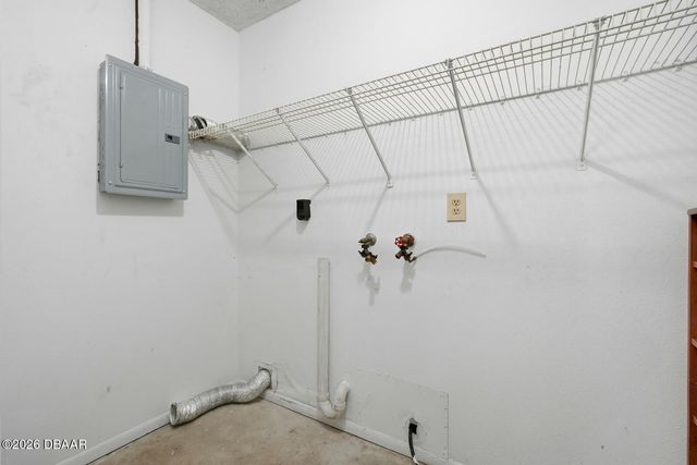 903 W Millard Court, Daytona Beach, FL 32117