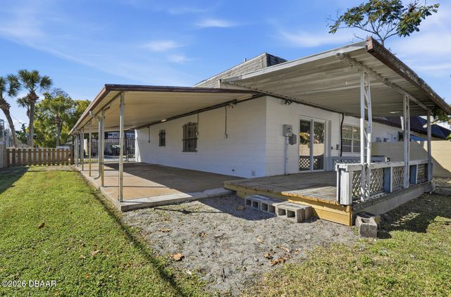 903 W Millard Court, Daytona Beach, FL 32117