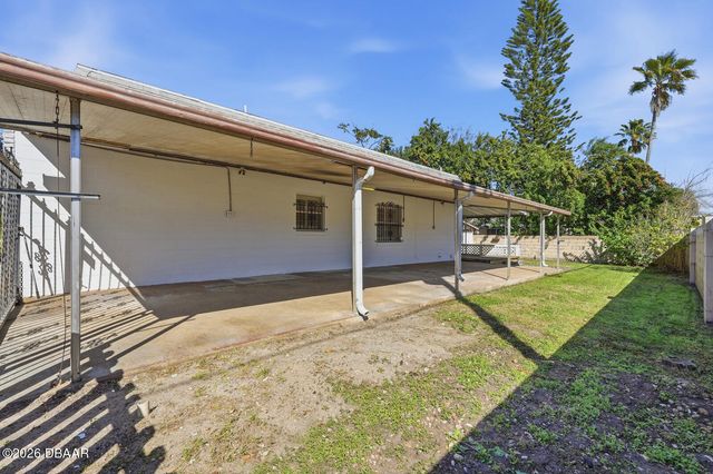 903 W Millard Court, Daytona Beach, FL 32117