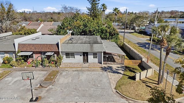 903 W Millard Court, Daytona Beach, FL 32117