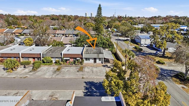 903 W Millard Court, Daytona Beach, FL 32117