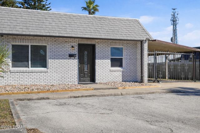 903 W Millard Court, Daytona Beach, FL 32117