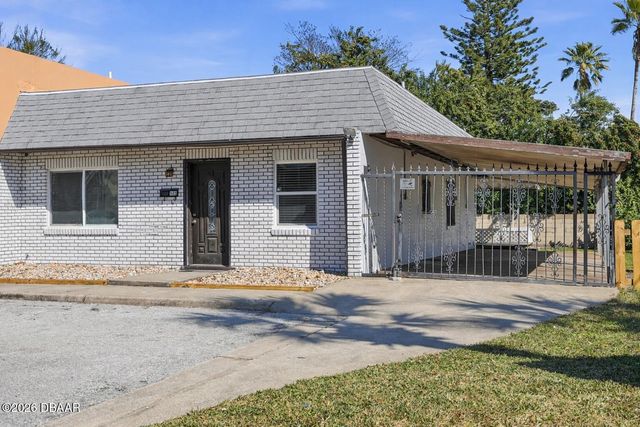 903 W Millard Court, Daytona Beach, FL 32117