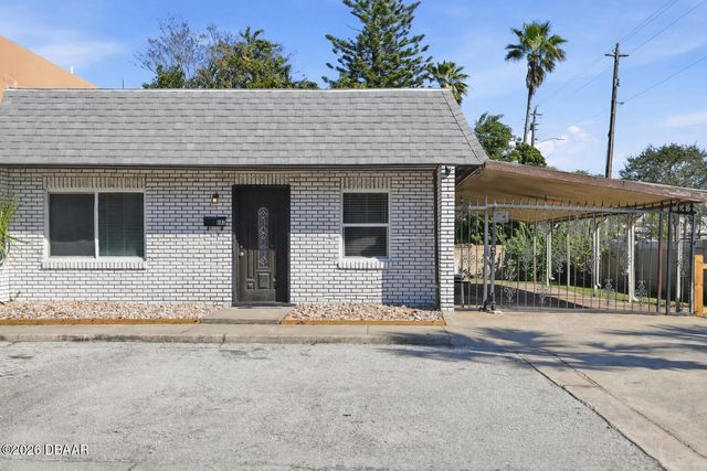 903 W Millard Court, Daytona Beach, FL 32117