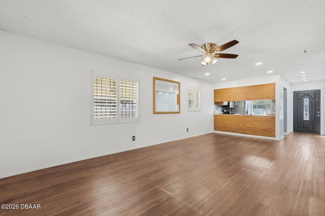 903 W Millard Court, Daytona Beach, FL 32117