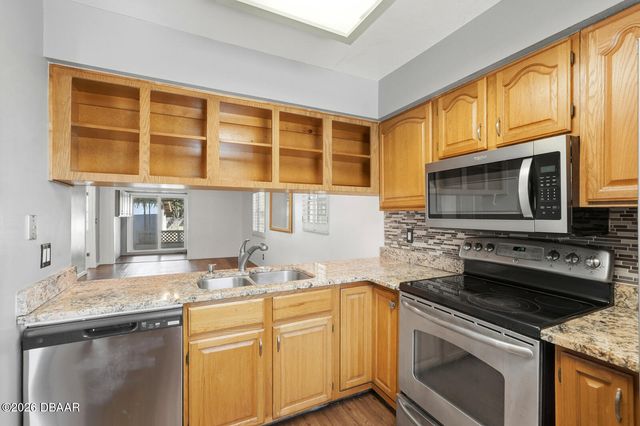 903 W Millard Court, Daytona Beach, FL 32117