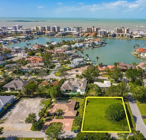 3215 Regatta RD, Naples, FL 34103