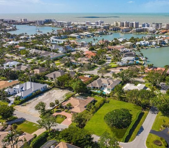 3215 Regatta RD, Naples, FL 34103