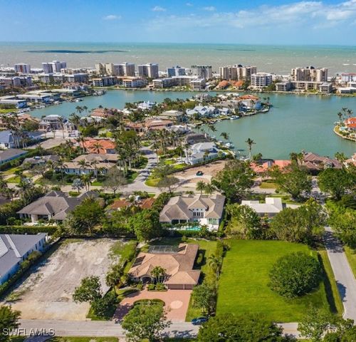 3215 Regatta RD, Naples, FL 34103