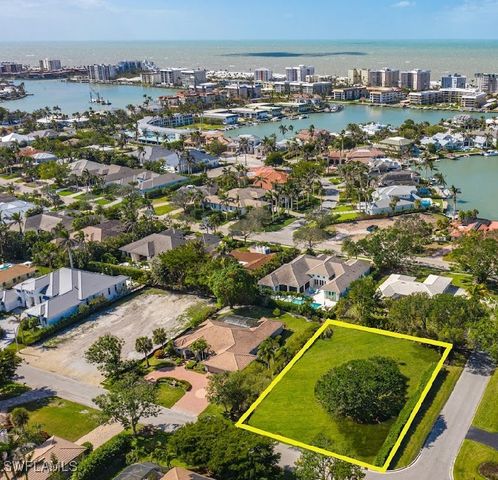 3215 Regatta RD, Naples, FL 34103