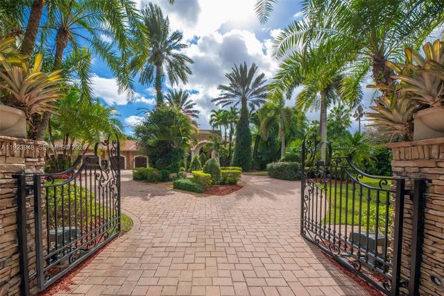 16740 Berkshire Ct, Southwest Ranches, FL 33331