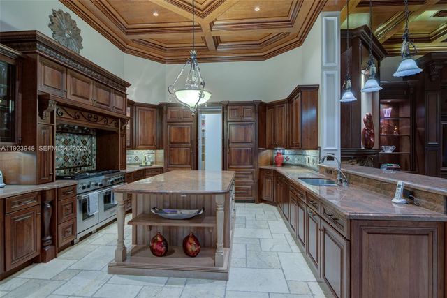 16740 Berkshire Ct, Southwest Ranches, FL 33331