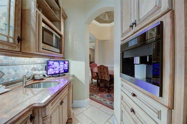 16740 Berkshire Ct, Southwest Ranches, FL 33331