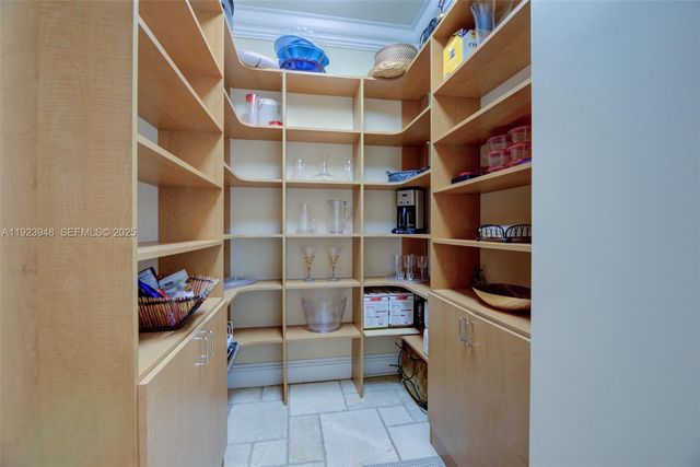 16740 Berkshire Ct, Southwest Ranches, FL 33331