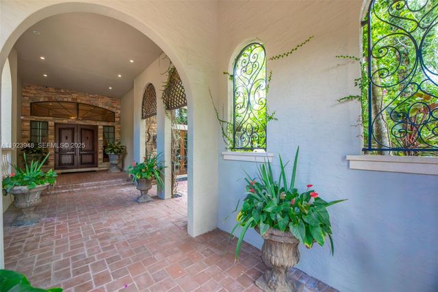 16740 Berkshire Ct, Southwest Ranches, FL 33331