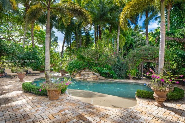 16740 Berkshire Ct, Southwest Ranches, FL 33331