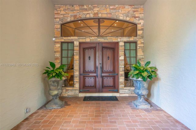 16740 Berkshire Ct, Southwest Ranches, FL 33331