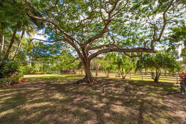 16740 Berkshire Ct, Southwest Ranches, FL 33331