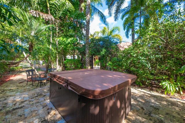 16740 Berkshire Ct, Southwest Ranches, FL 33331