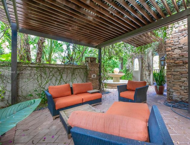 16740 Berkshire Ct, Southwest Ranches, FL 33331