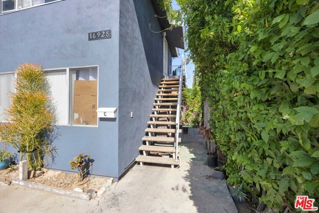 16928 S Berendo Avenue, Gardena, CA 90247