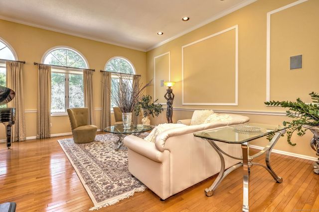 17 Bunker Hill Road, Woodbridge, CT 06525