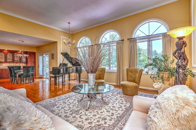 17 Bunker Hill Road, Woodbridge, CT 06525