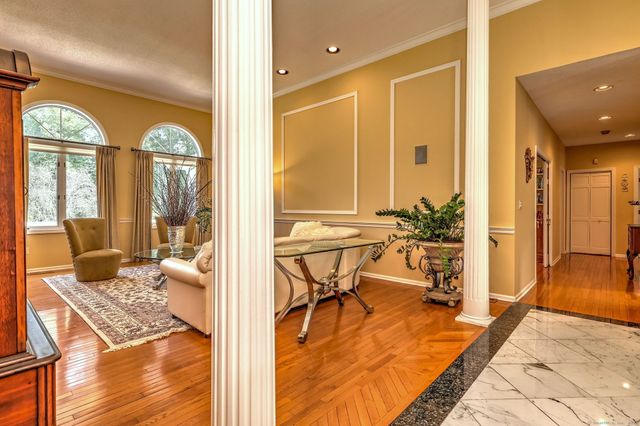 17 Bunker Hill Road, Woodbridge, CT 06525