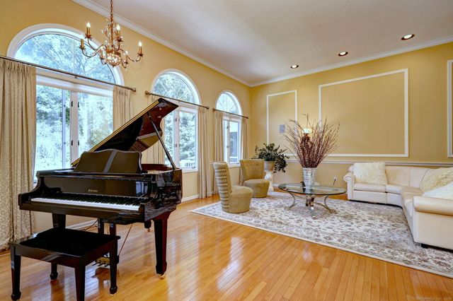 17 Bunker Hill Road, Woodbridge, CT 06525