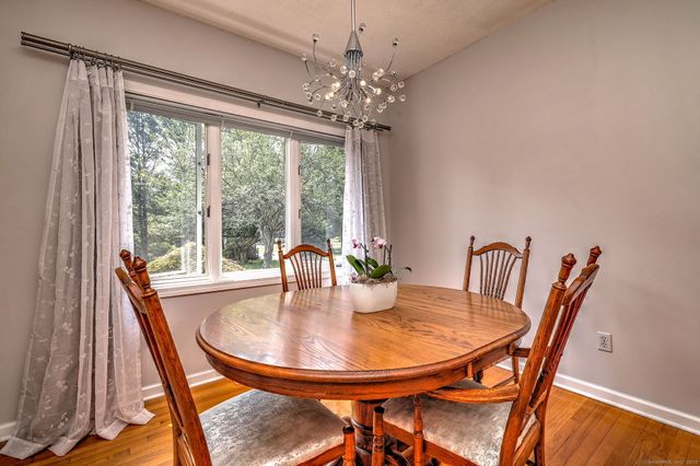 17 Bunker Hill Road, Woodbridge, CT 06525