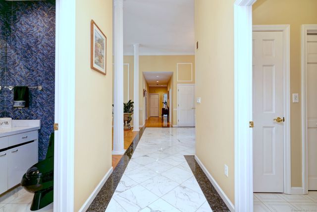 17 Bunker Hill Road, Woodbridge, CT 06525