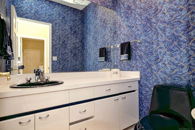 17 Bunker Hill Road, Woodbridge, CT 06525