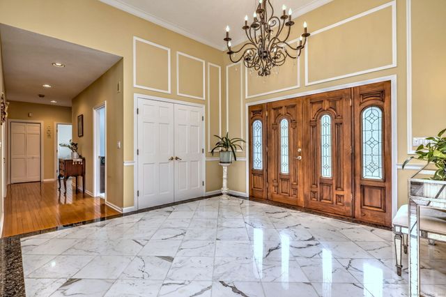 17 Bunker Hill Road, Woodbridge, CT 06525