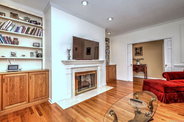 17 Bunker Hill Road, Woodbridge, CT 06525