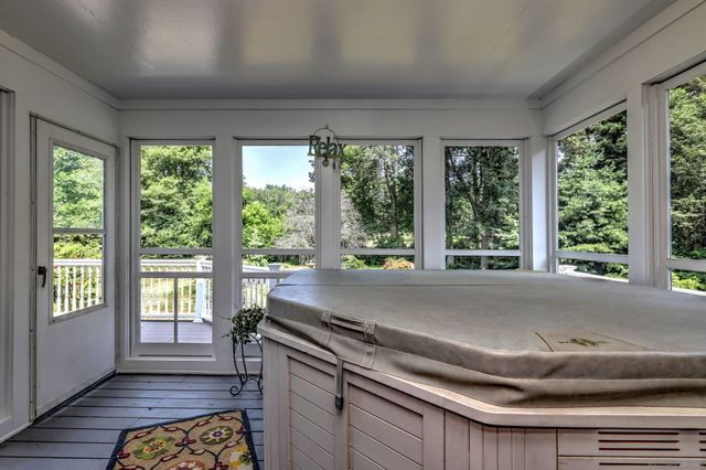 17 Bunker Hill Road, Woodbridge, CT 06525