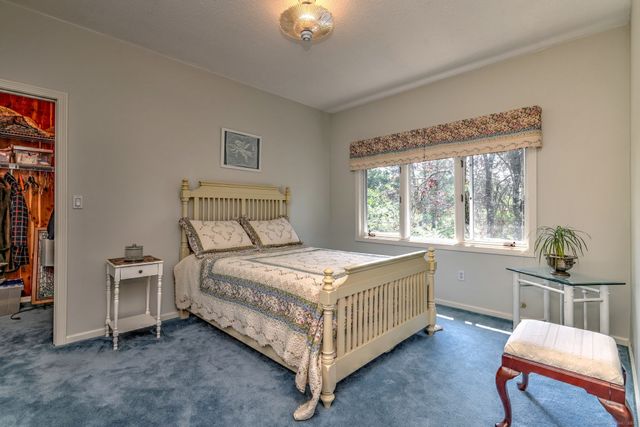 17 Bunker Hill Road, Woodbridge, CT 06525