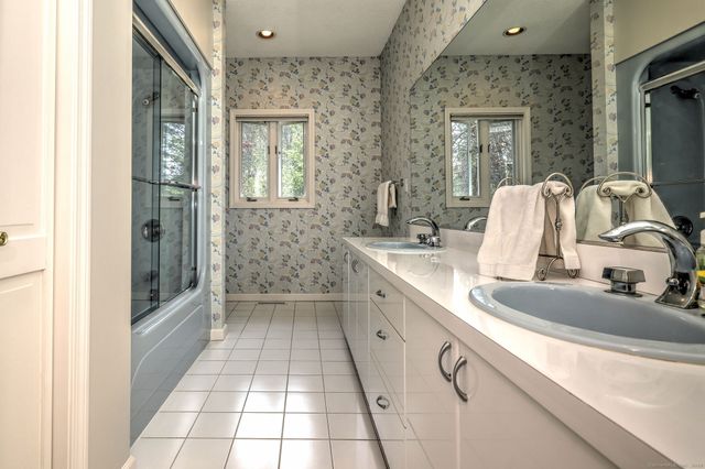 17 Bunker Hill Road, Woodbridge, CT 06525