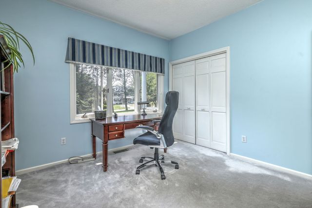 17 Bunker Hill Road, Woodbridge, CT 06525