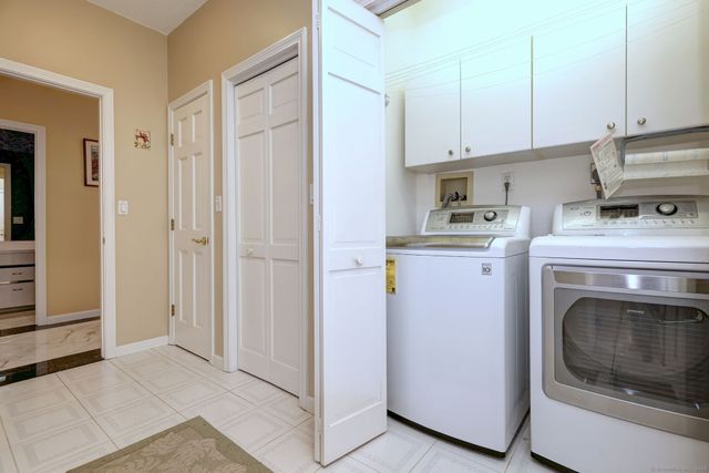 17 Bunker Hill Road, Woodbridge, CT 06525