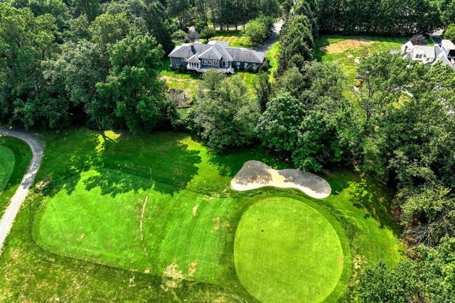 17 Bunker Hill Road, Woodbridge, CT 06525