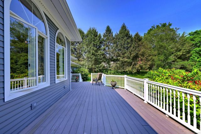 17 Bunker Hill Road, Woodbridge, CT 06525