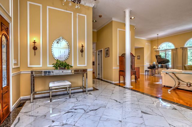 17 Bunker Hill Road, Woodbridge, CT 06525