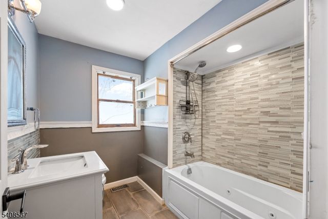 50 E Shore Dr, Vernon Twp., NJ 07462