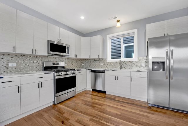 5843 W Corcoran Place 2, Chicago, IL 60644