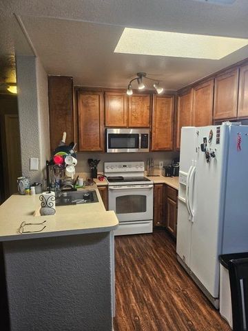 1677 Vallarta Cir, Sacramento, CA 95834