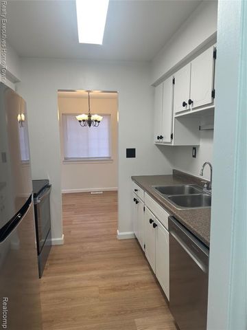 39477 Van Dyke Avenue, Sterling Heights, MI 48313