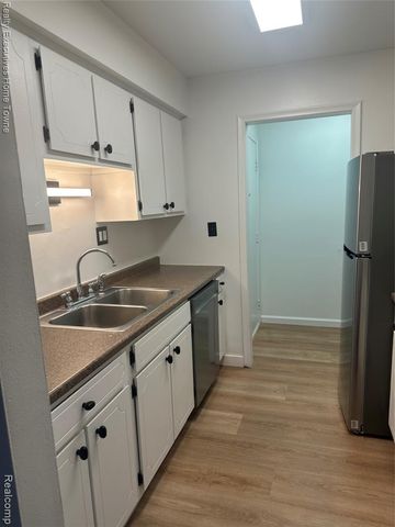 39477 Van Dyke Avenue, Sterling Heights, MI 48313